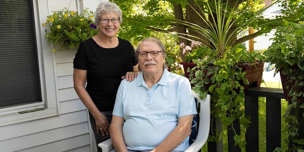 彼得·克莱恩和他的妻子苏珊娜·克莱恩在林考特的家中. Photo by Susan Kahn